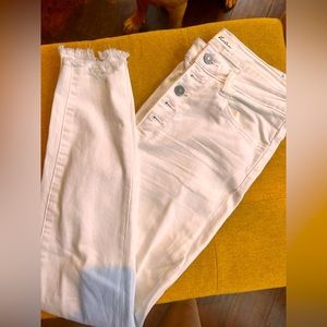White skinny jeans with frayed ends
